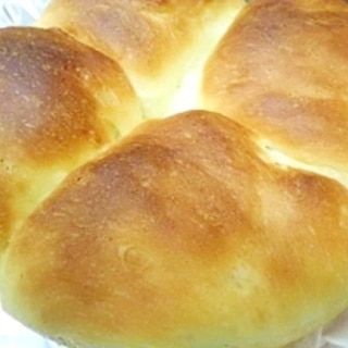 スポンジケーキの型で　丸い食パン